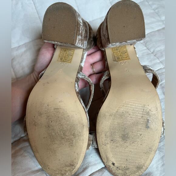 UO Tan / Champagne Crushed Velvet Open Toe Pumps Holiday Cocktail Romantic - 9 - Picture 7 of 8